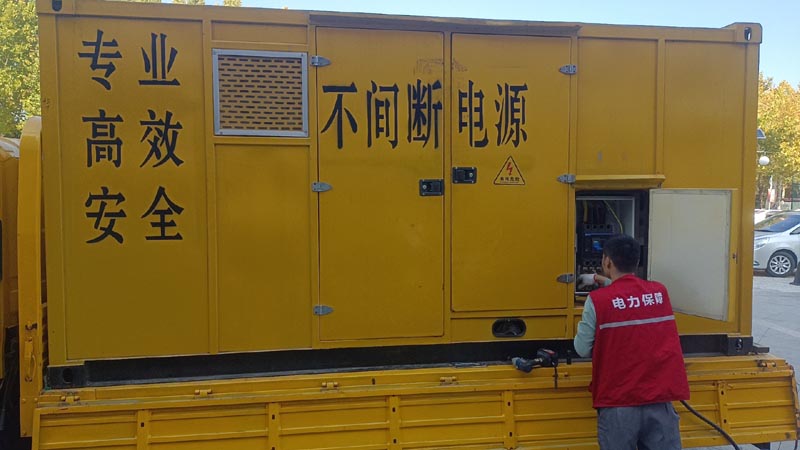 泸水柴油发电机组和UPS电源配合使用时，如何避免切换过程中的电力中断？